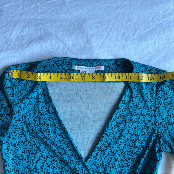 DVF Blue Floral Silk Wrap Dress Size 0 - Picture 12 of 13